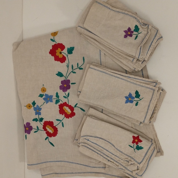 Vintage Other - Vintage Linen Tablecloth 16 Matching Napkins Bold Floral Embroidery Color on Nat